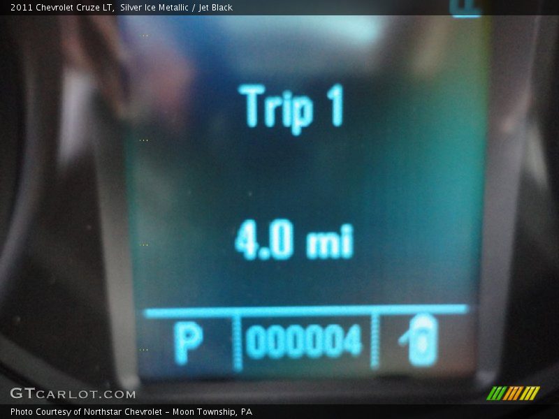 Silver Ice Metallic / Jet Black 2011 Chevrolet Cruze LT