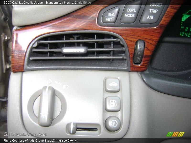 Bronzemist / Neutral Shale Beige 2003 Cadillac DeVille Sedan