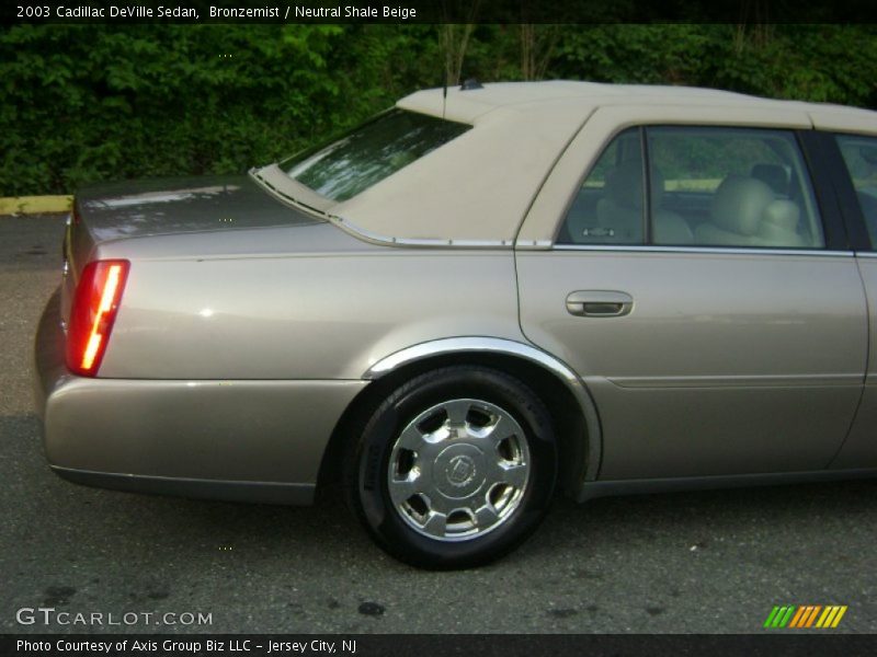 Bronzemist / Neutral Shale Beige 2003 Cadillac DeVille Sedan