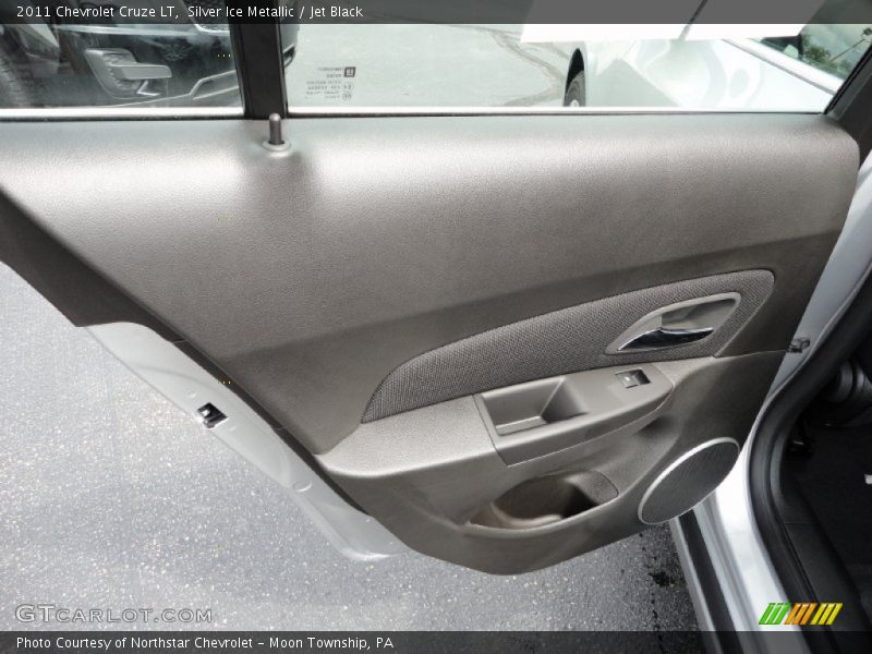 Silver Ice Metallic / Jet Black 2011 Chevrolet Cruze LT