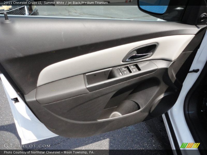 Summit White / Jet Black/Medium Titanium 2011 Chevrolet Cruze LS