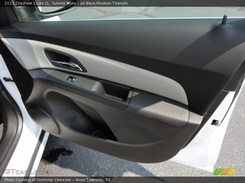 Summit White / Jet Black/Medium Titanium 2011 Chevrolet Cruze LS