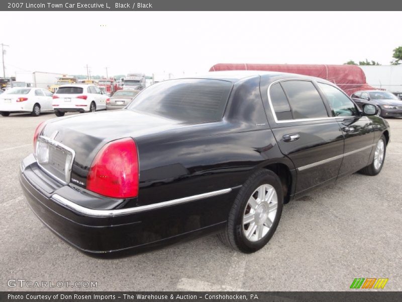  2007 Town Car Executive L Black