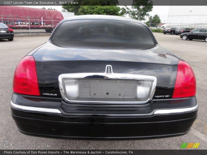 Black / Black 2007 Lincoln Town Car Executive L