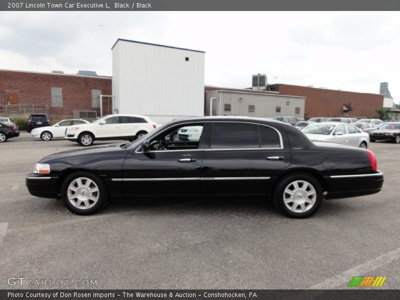  2007 Town Car Executive L Black