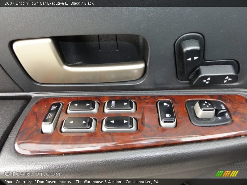 Controls of 2007 Town Car Executive L