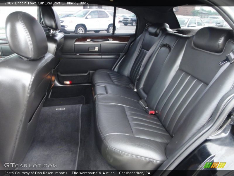  2007 Town Car Executive L Black Interior