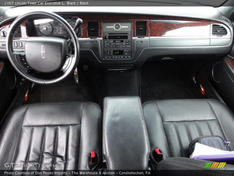 Dashboard of 2007 Town Car Executive L