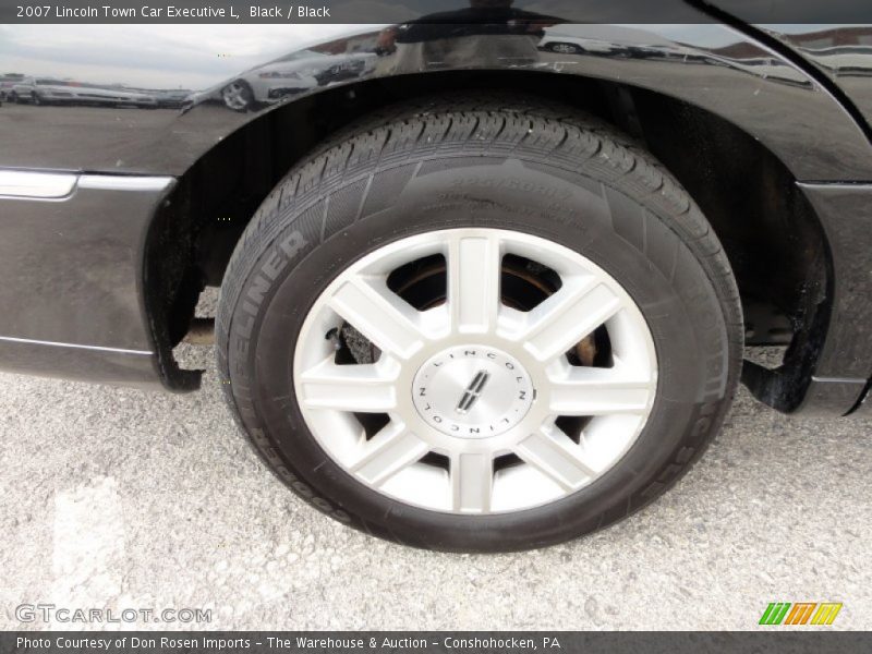  2007 Town Car Executive L Wheel