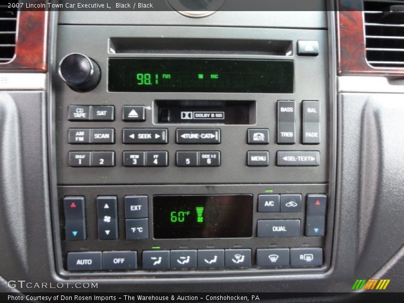 Controls of 2007 Town Car Executive L