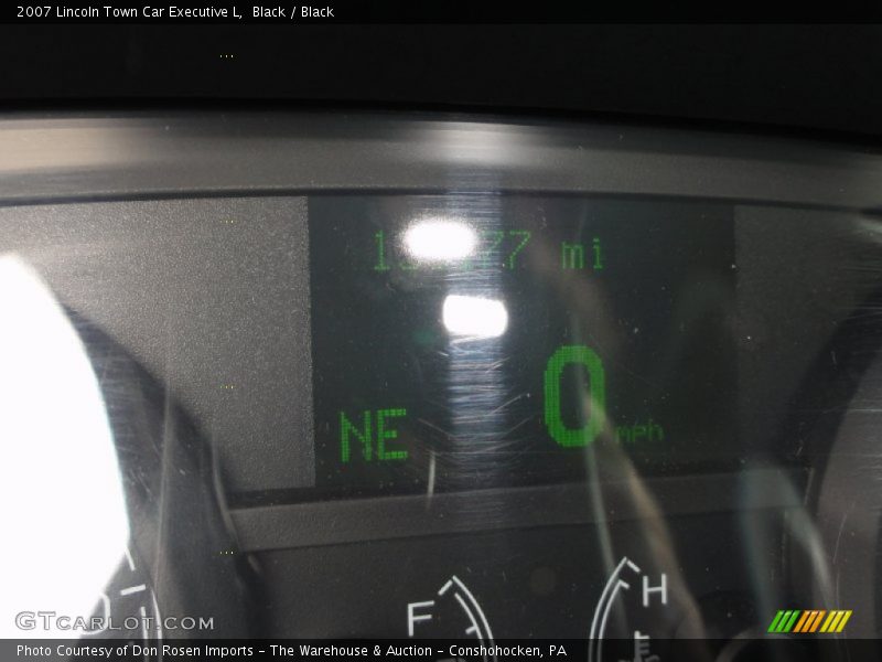 Black / Black 2007 Lincoln Town Car Executive L