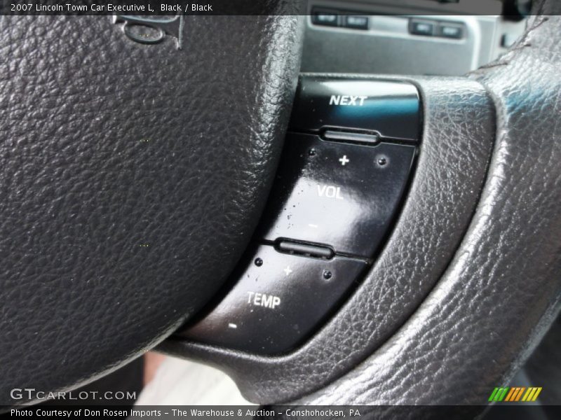 Controls of 2007 Town Car Executive L