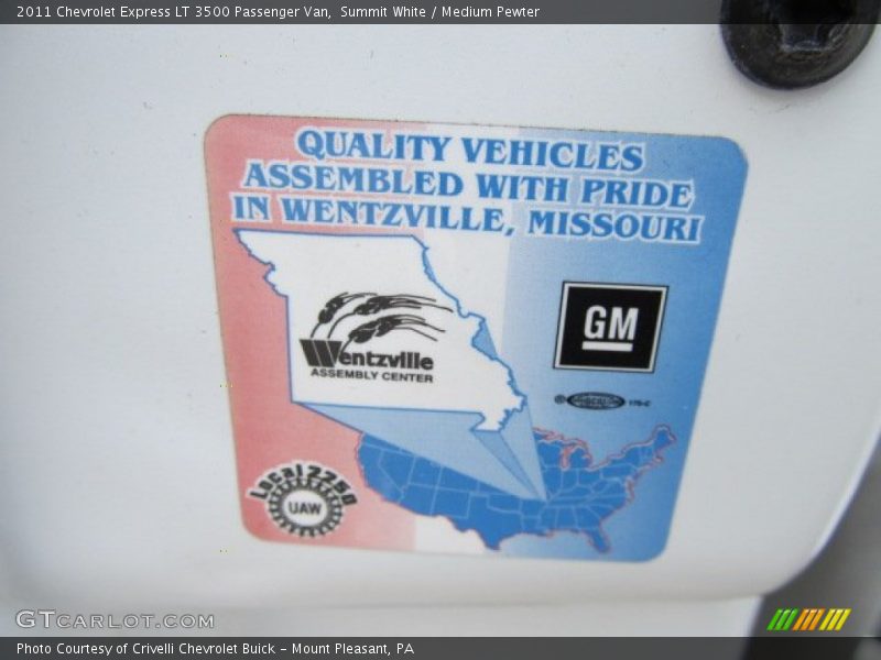 Summit White / Medium Pewter 2011 Chevrolet Express LT 3500 Passenger Van