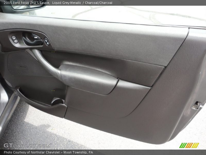 Liquid Grey Metallic / Charcoal/Charcoal 2005 Ford Focus ZX3 S Coupe
