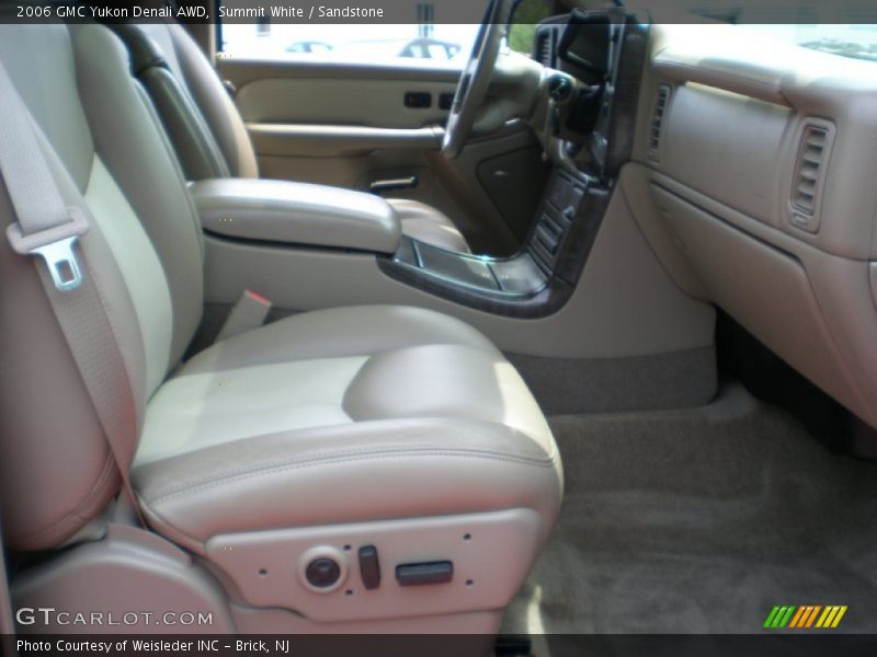 Summit White / Sandstone 2006 GMC Yukon Denali AWD