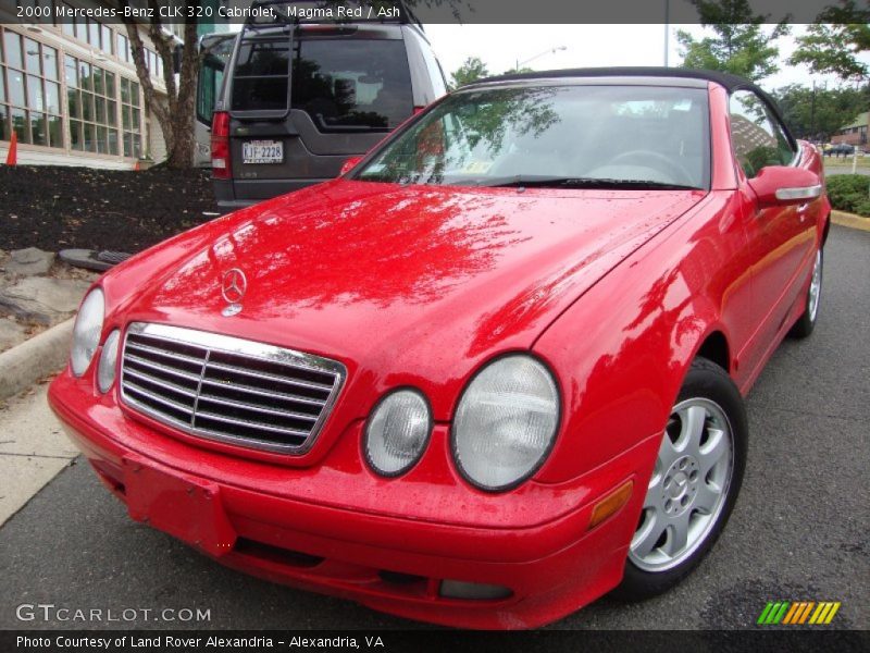 Front 3/4 View of 2000 CLK 320 Cabriolet