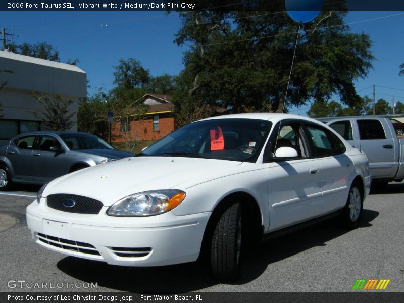 Vibrant White / Medium/Dark Flint Grey 2006 Ford Taurus SEL