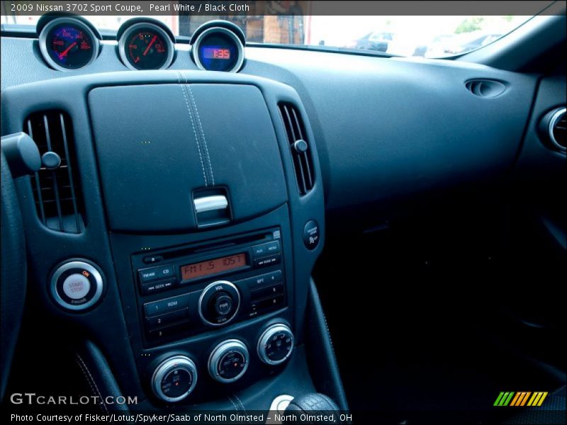 Dashboard of 2009 370Z Sport Coupe
