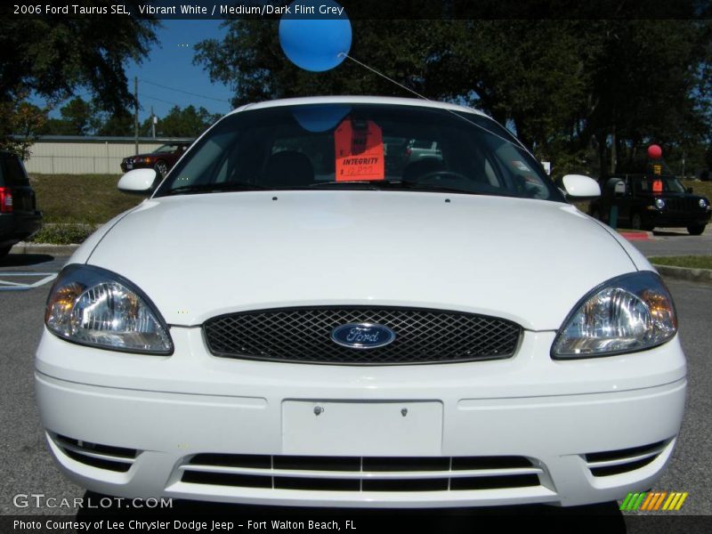 Vibrant White / Medium/Dark Flint Grey 2006 Ford Taurus SEL