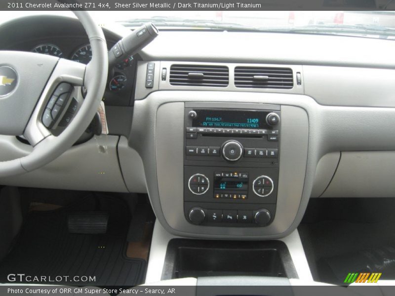 Sheer Silver Metallic / Dark Titanium/Light Titanium 2011 Chevrolet Avalanche Z71 4x4
