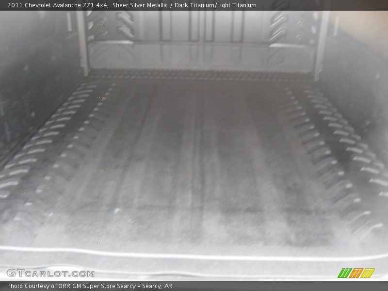 Sheer Silver Metallic / Dark Titanium/Light Titanium 2011 Chevrolet Avalanche Z71 4x4