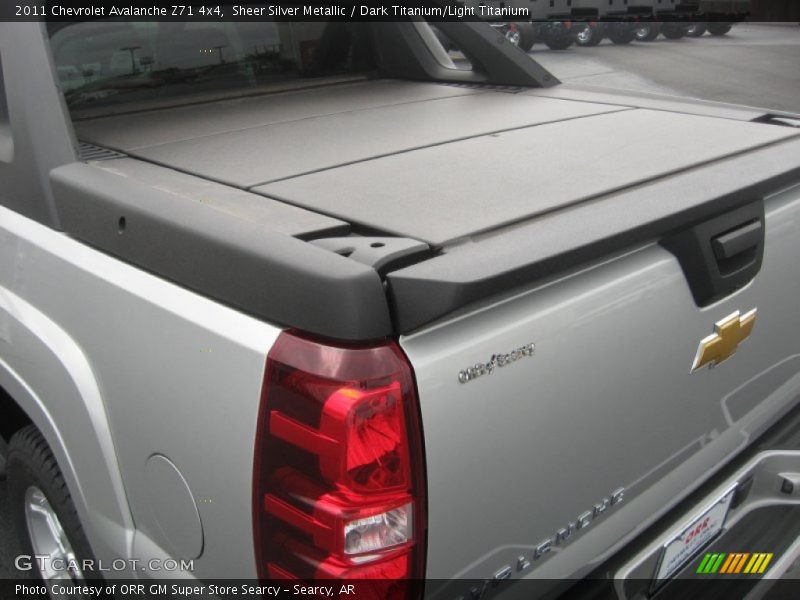 Sheer Silver Metallic / Dark Titanium/Light Titanium 2011 Chevrolet Avalanche Z71 4x4