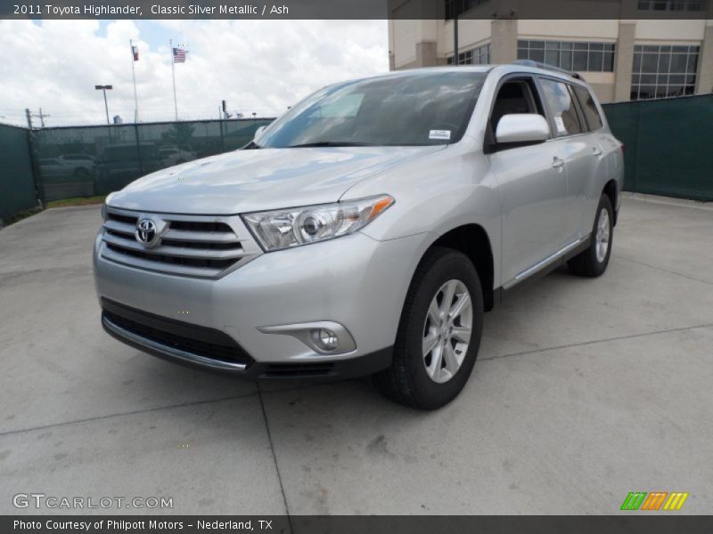 Front 3/4 View of 2011 Highlander 