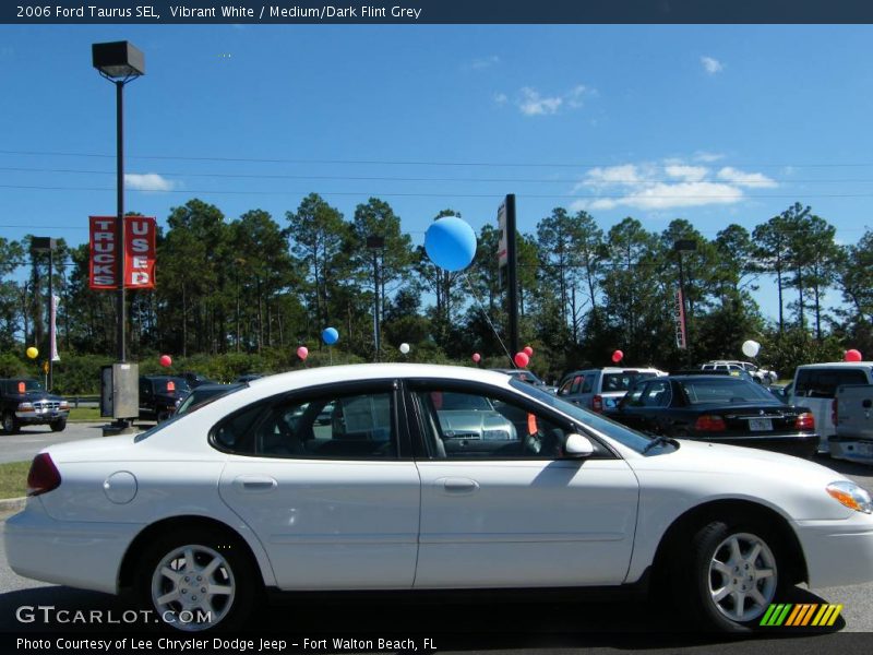 Vibrant White / Medium/Dark Flint Grey 2006 Ford Taurus SEL
