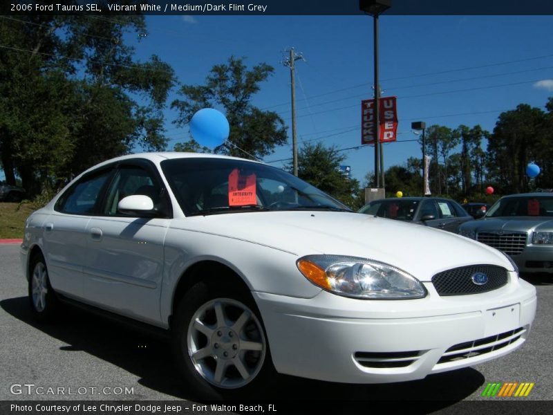 Vibrant White / Medium/Dark Flint Grey 2006 Ford Taurus SEL