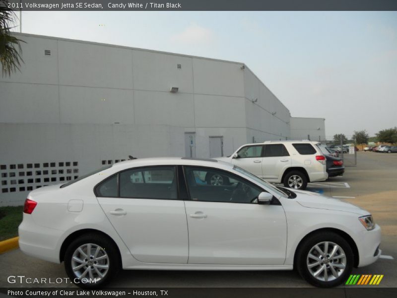 Candy White / Titan Black 2011 Volkswagen Jetta SE Sedan