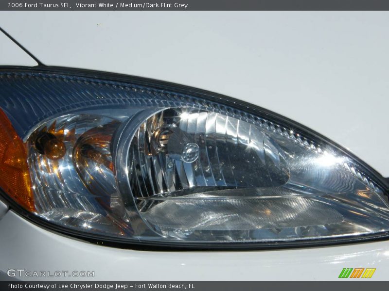 Vibrant White / Medium/Dark Flint Grey 2006 Ford Taurus SEL