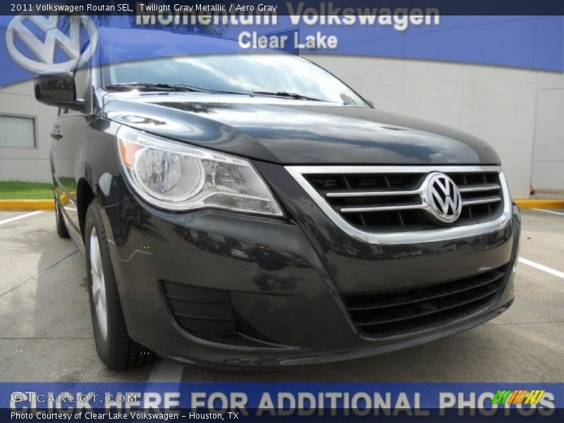 Twilight Gray Metallic / Aero Gray 2011 Volkswagen Routan SEL