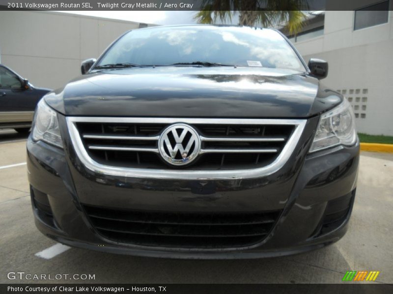 Twilight Gray Metallic / Aero Gray 2011 Volkswagen Routan SEL