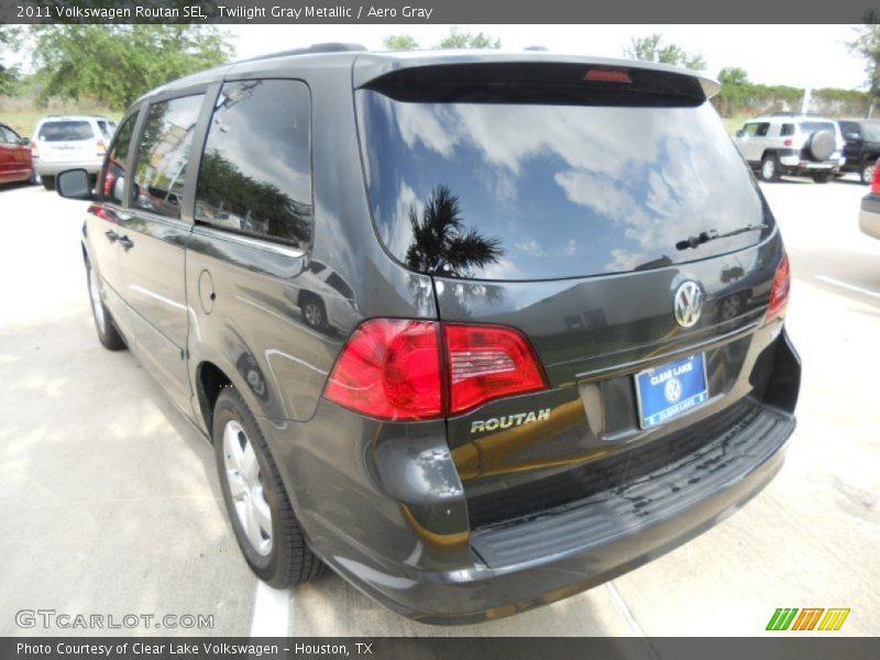 Twilight Gray Metallic / Aero Gray 2011 Volkswagen Routan SEL
