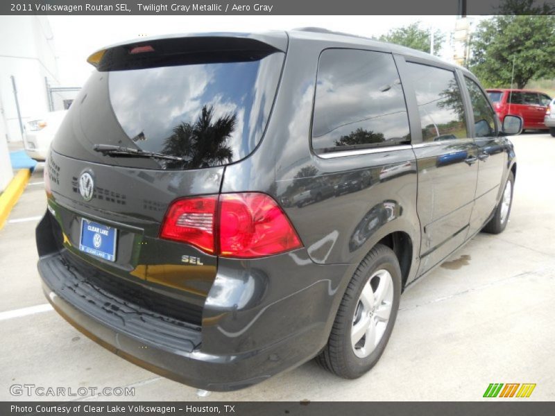 Twilight Gray Metallic / Aero Gray 2011 Volkswagen Routan SEL