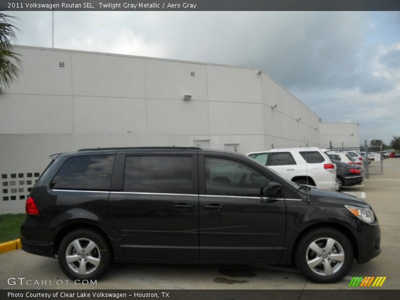 Twilight Gray Metallic / Aero Gray 2011 Volkswagen Routan SEL