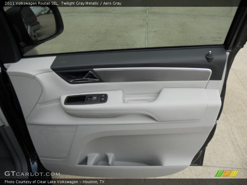 Door Panel of 2011 Routan SEL