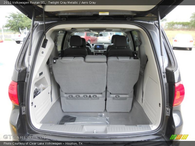  2011 Routan SEL Trunk