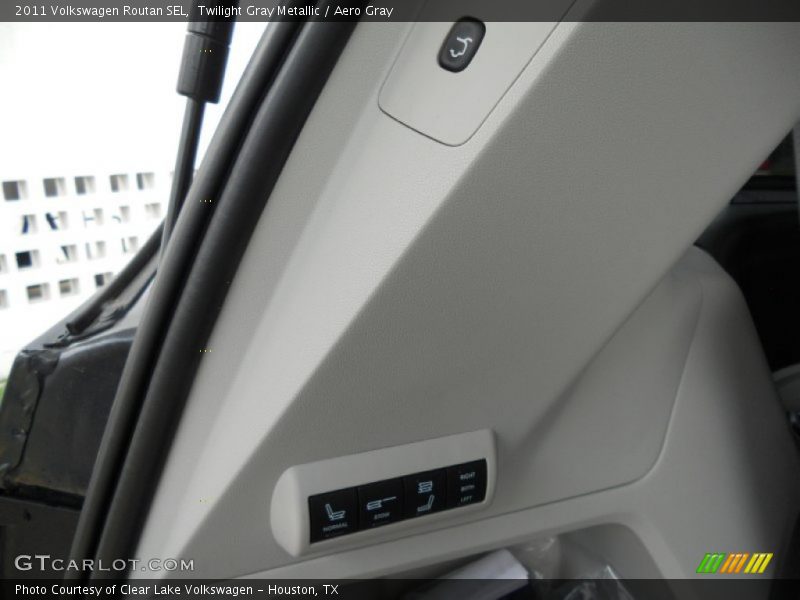Twilight Gray Metallic / Aero Gray 2011 Volkswagen Routan SEL