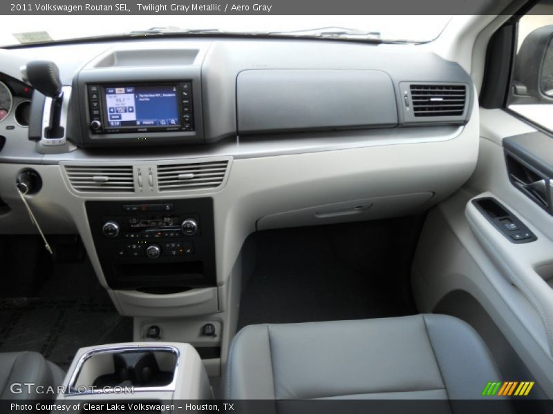 Twilight Gray Metallic / Aero Gray 2011 Volkswagen Routan SEL