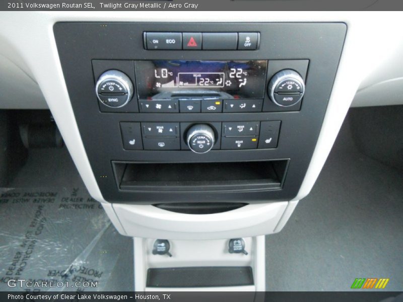 Controls of 2011 Routan SEL