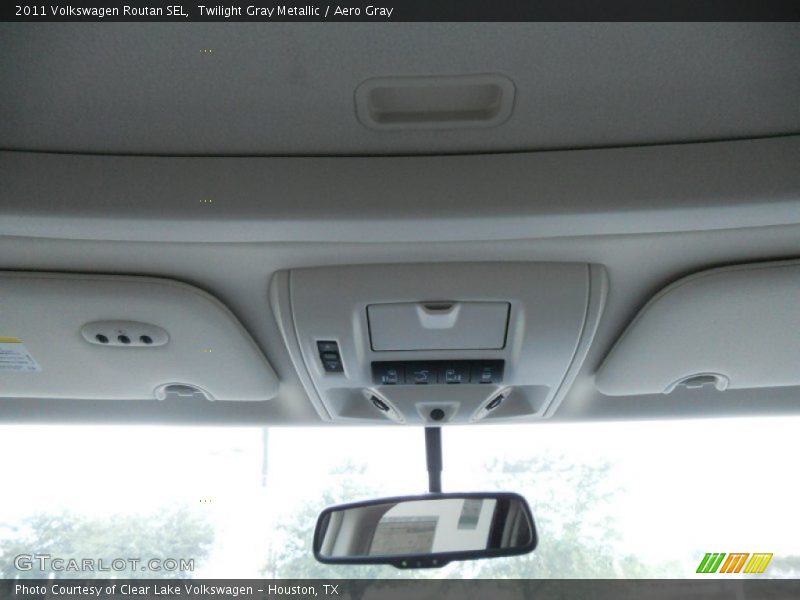 Twilight Gray Metallic / Aero Gray 2011 Volkswagen Routan SEL