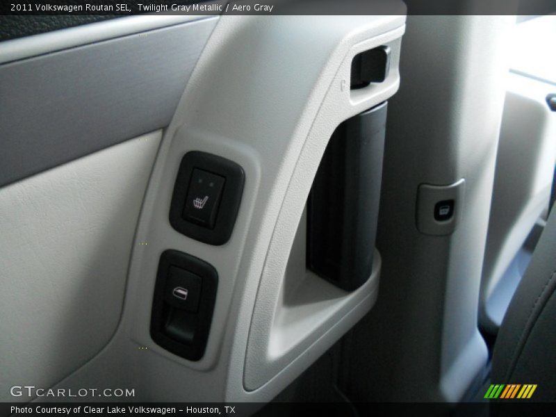 Controls of 2011 Routan SEL