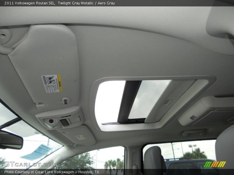 Sunroof of 2011 Routan SEL