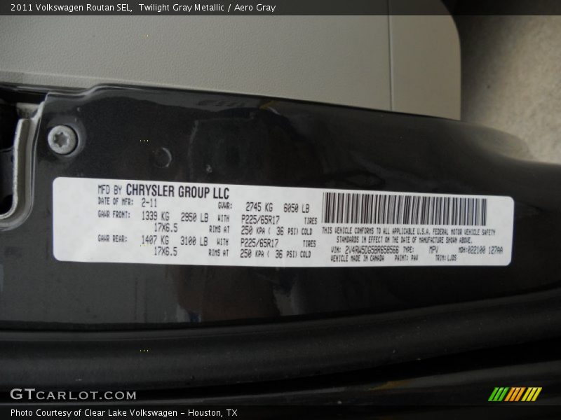 Twilight Gray Metallic / Aero Gray 2011 Volkswagen Routan SEL