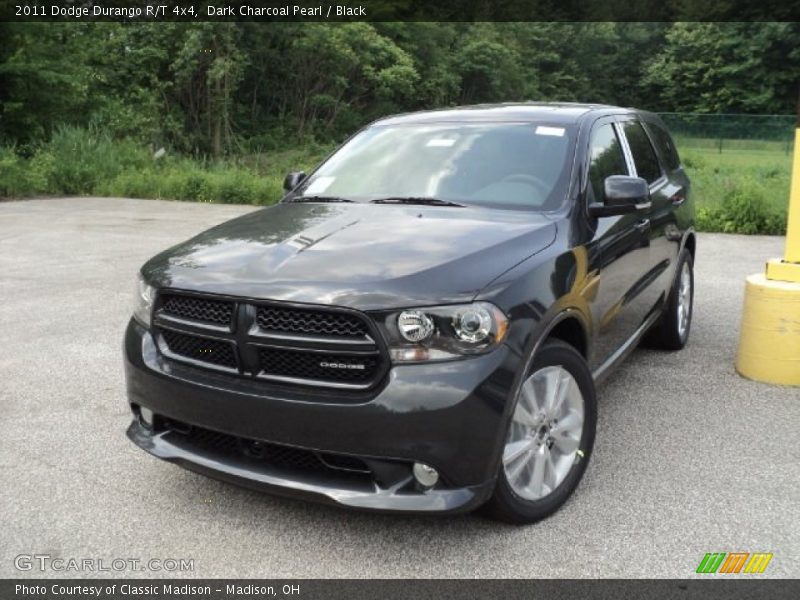 Front 3/4 View of 2011 Durango R/T 4x4
