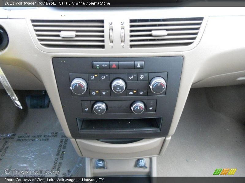 Calla Lily White / Sierra Stone 2011 Volkswagen Routan SE