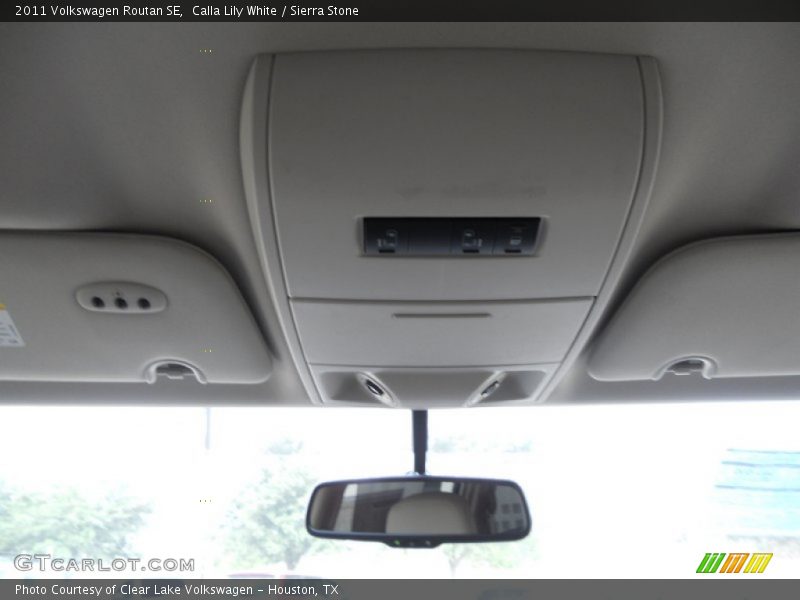 Calla Lily White / Sierra Stone 2011 Volkswagen Routan SE