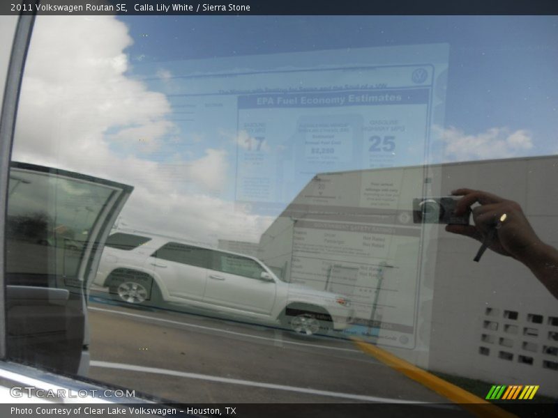 Calla Lily White / Sierra Stone 2011 Volkswagen Routan SE
