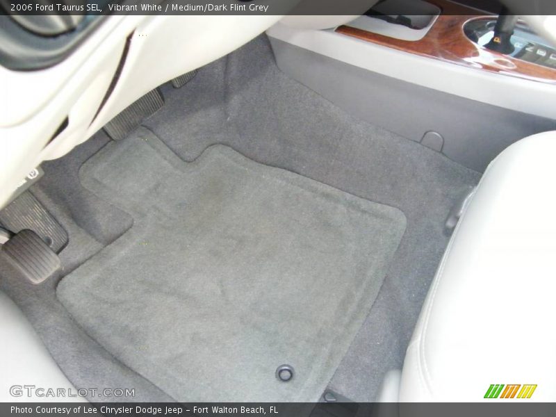 Vibrant White / Medium/Dark Flint Grey 2006 Ford Taurus SEL